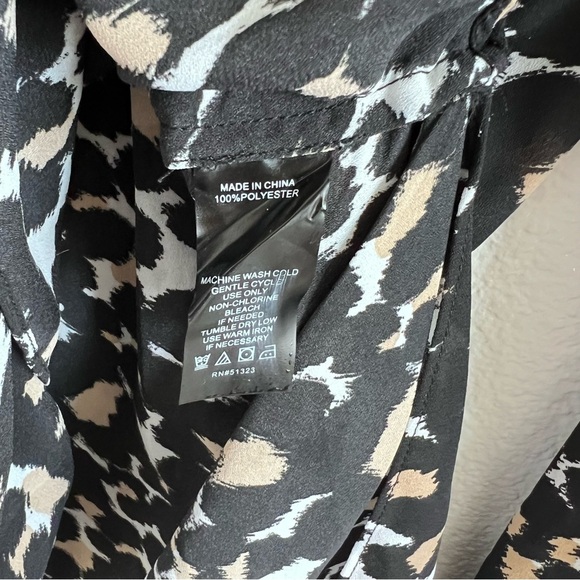 Vince Camuto Women’s Animal Print Black and Gold Long Sleeve Blouse - Picture 7 of 12